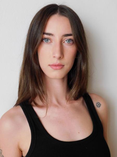  Manuela Abraham