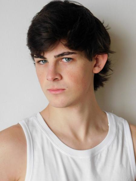  Camilo Flores