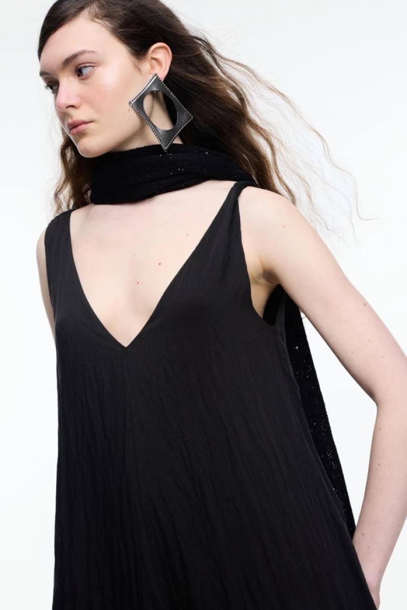 vestido-esc-v-liso-negro